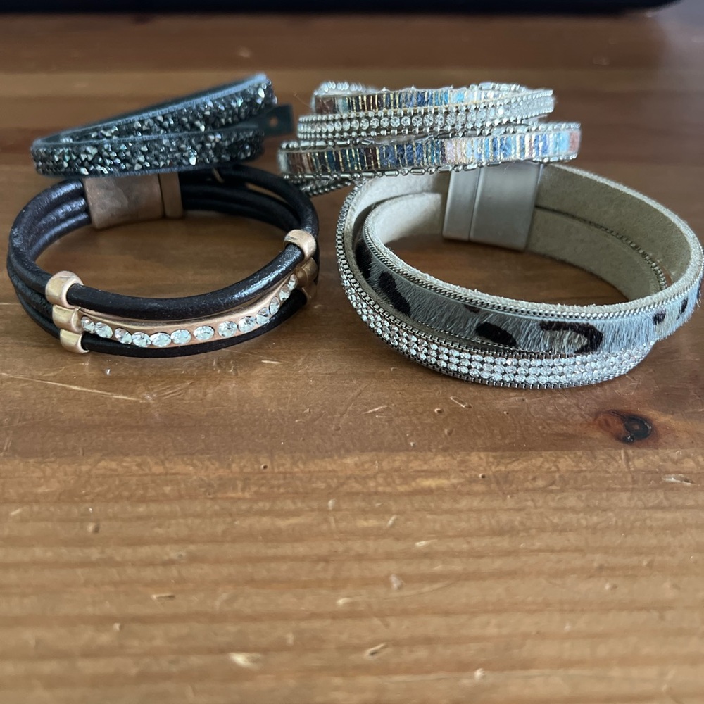 Set of Stylish Wrap Bracelets in Black and Silver